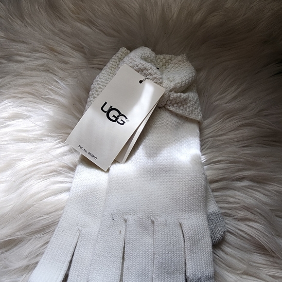 Ugg - Ivory Bow Wool Blend Tech Glove- new - Picture 3 of 6